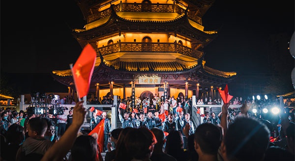 燃！快閃唱響《我和我的祖國(guó)》，國(guó)慶小長(zhǎng)假樂(lè)游里運(yùn)河！