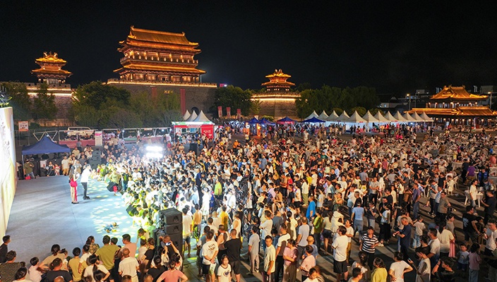 “夜經(jīng)濟(jì)”點(diǎn)燃煙火氣，市民樂享“文旅盛宴”